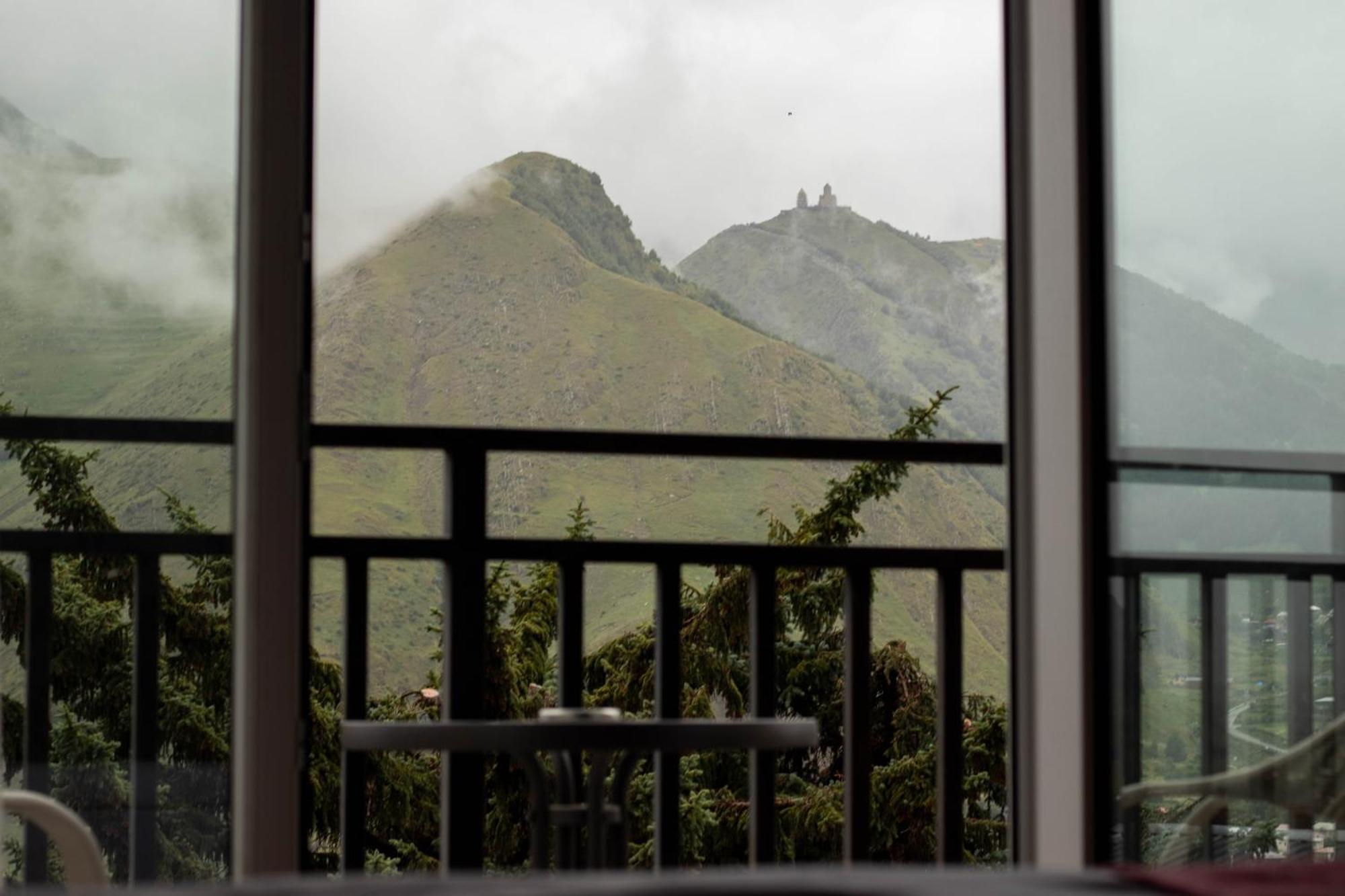 Planet Kazbegi Hotel Luaran gambar