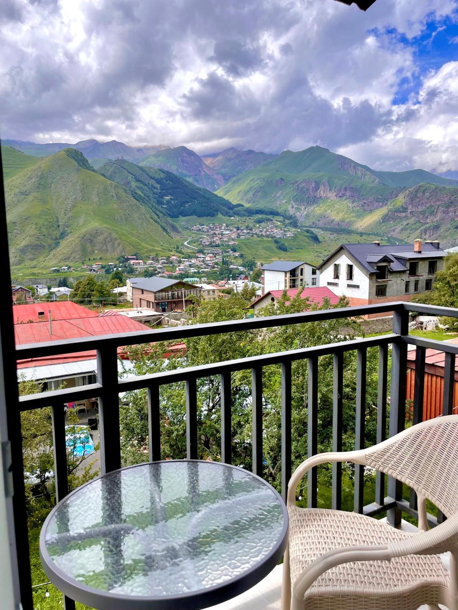 Planet Kazbegi Hotel Luaran gambar